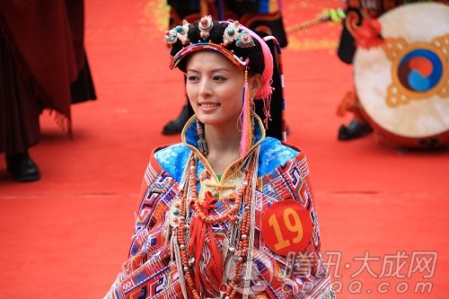 རྒྱལ་་རོང་རྒྱན་གོས།