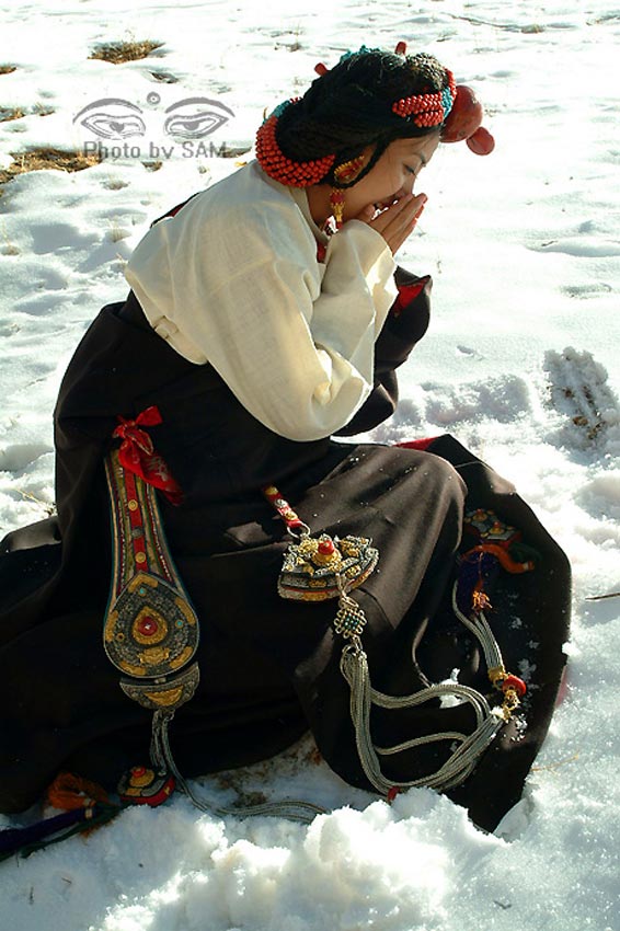 ཁམས་པའི་གྱོན་ཆས།