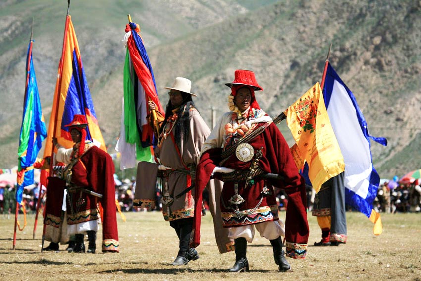 ཁམས་པའི་གྱོན་ཆས།
